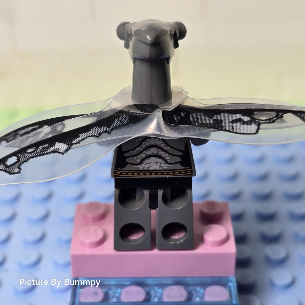 LEGO Star Wars Geonosian minifigure with wings. (Stay Tuned a Lot LEGOs To Come) - Picture 6 of 6